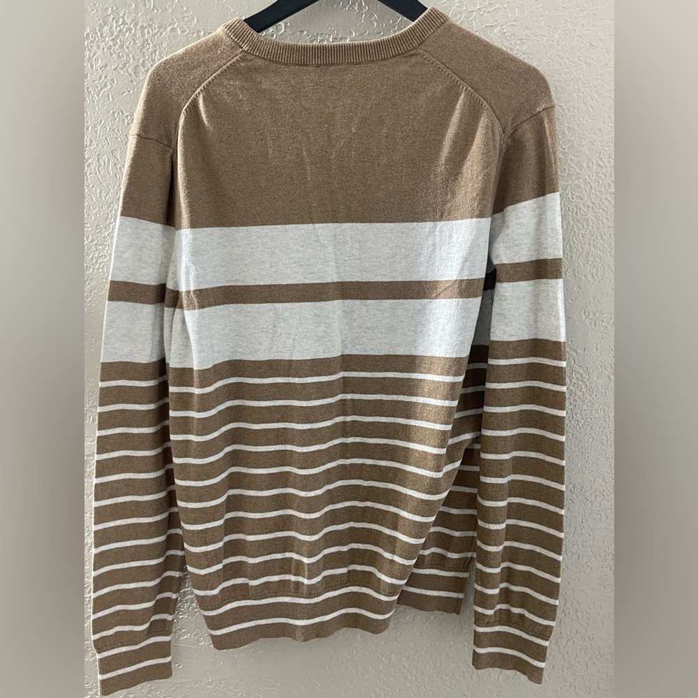 Express Men’s‎ Tan and Cream Button-Up Sweater
Size Large - Picture 5 of 9
